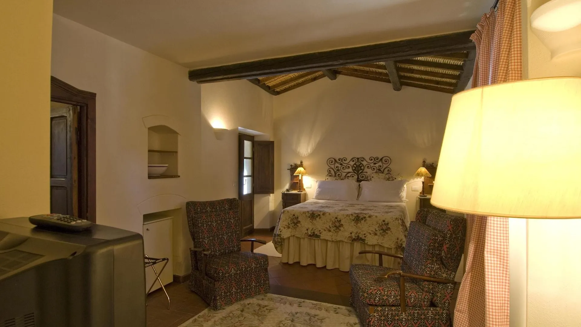 Hotel Lucrezia Riola Sardo 3*,