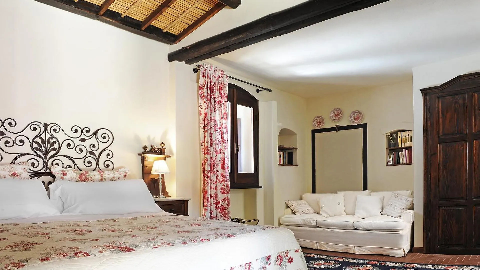 Hotel Lucrezia Riola Sardo 3*,